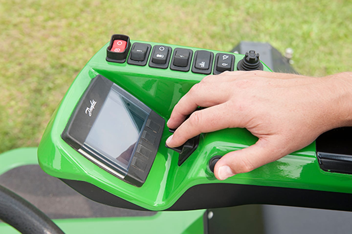 R5 Commercial Cylinder Mower - Spearhead Machinery